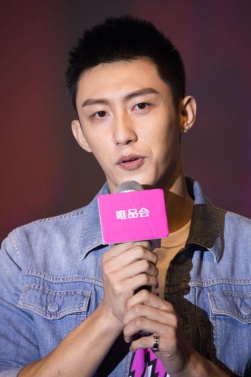 黄景瑜恋情爆料最新消息,神秘女友身份曝光，恋情细节引热议